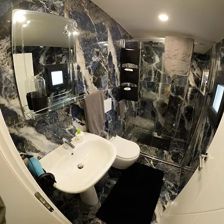 Kristal Lux Apartamento Tirana